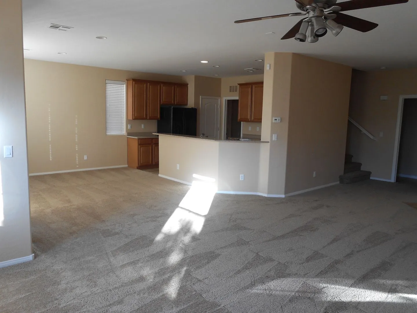 Fantastic 2 Story Home in Mountains Edge with Community Pool — Photo 4