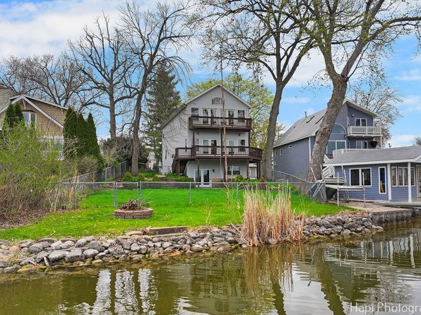 9 Lakeside Ln, Fox Lake, IL 60020