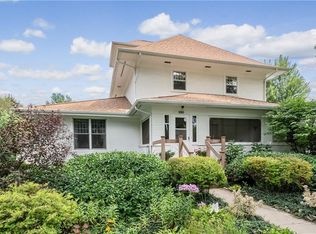 220 NE Cherry Ave, Earlham, IA 50072