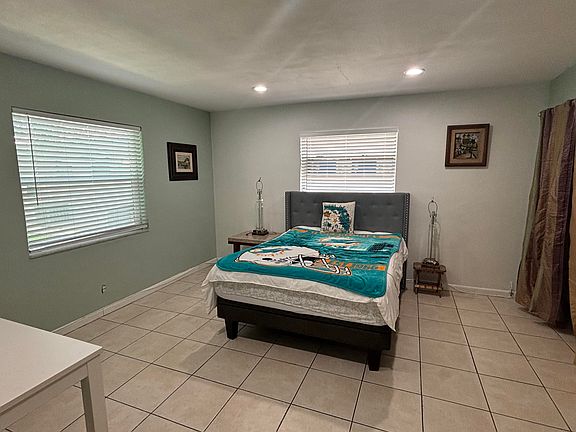 4th image of 4211 NE 22nd Ave APT 4