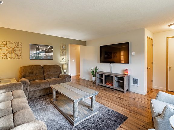 4th image of 2122 NE 169th Ave