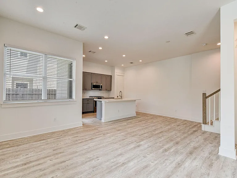 2705 Oakwood Crest Ln — Photo 22