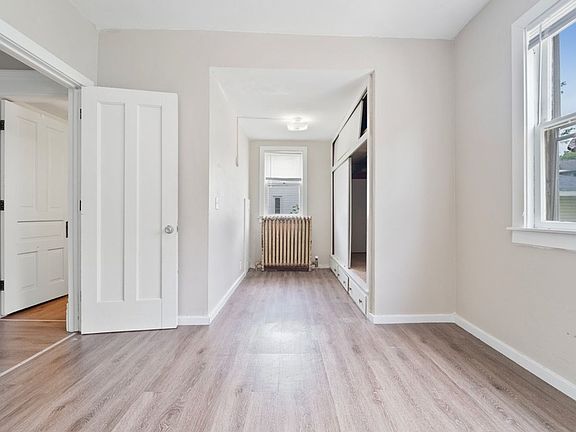 5th image of 1103 Main St APT 1