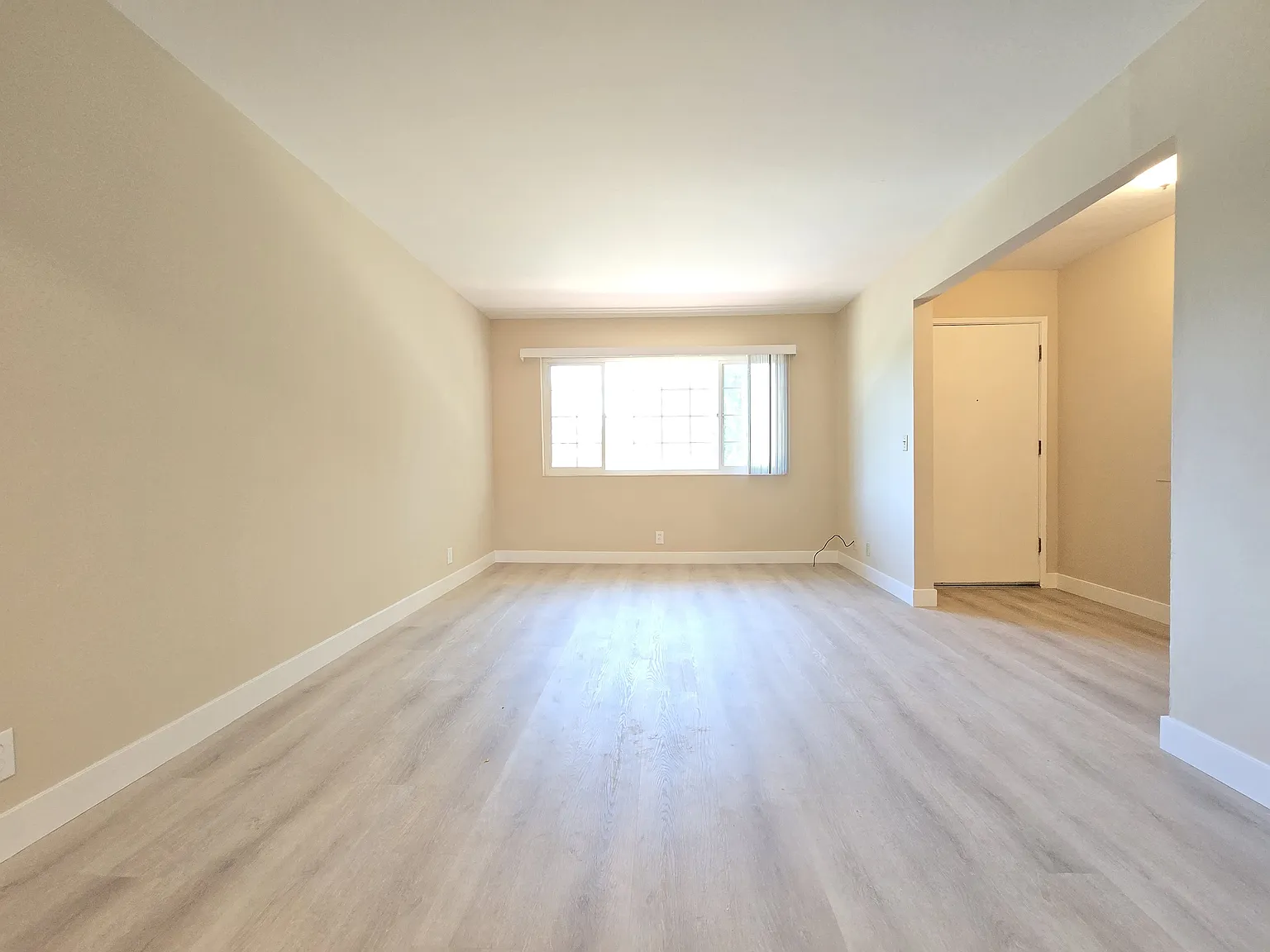 2 bed, 950 sqft, $2,395 — Photo 2
