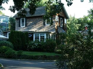 89 15th Ave, Sea Cliff, NY 11579