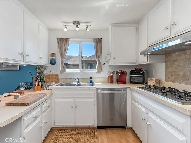 3068 Zell Dr — Photo 13