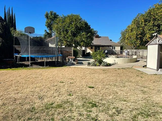 5668 Jumilla Ave — Photo 7