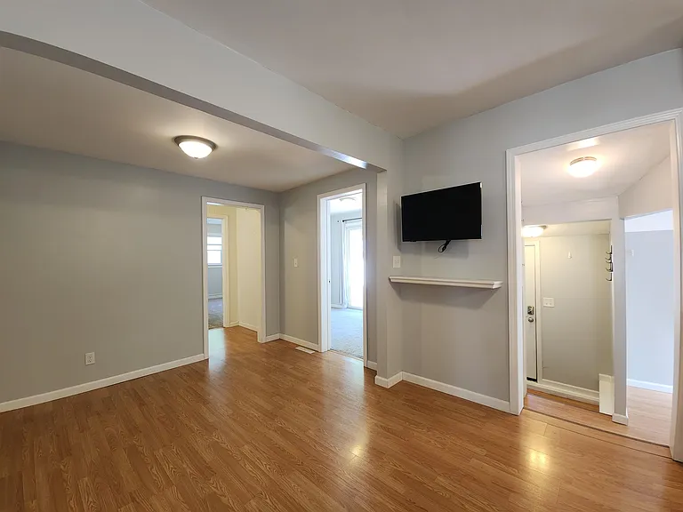 1210 W Union St — Photo 8