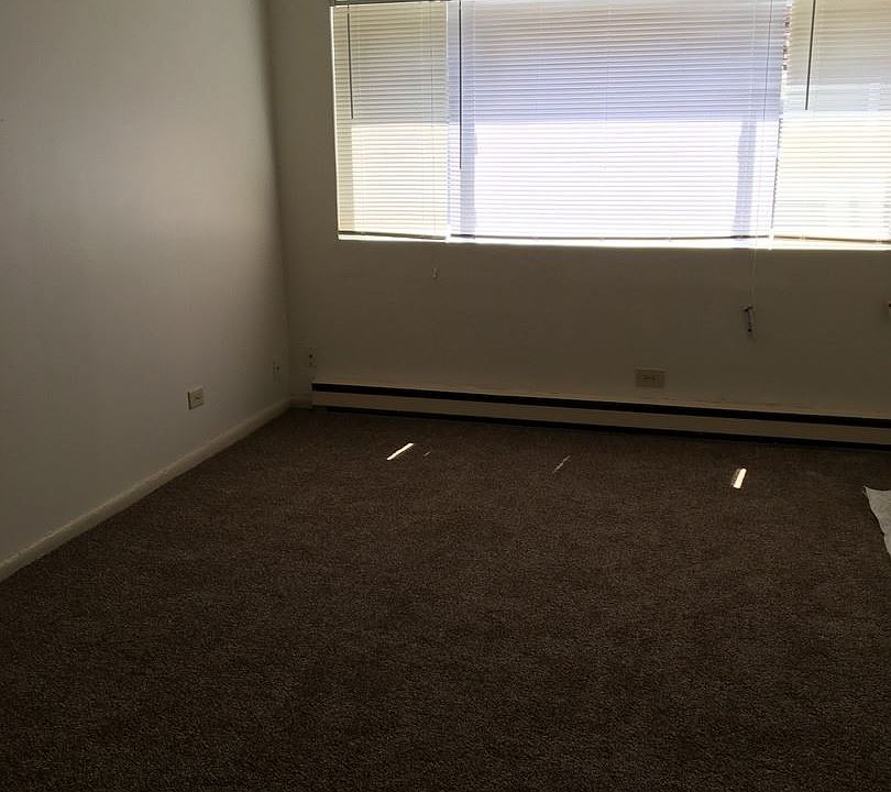 1st image of 1106 Parkwood Dr APT 302