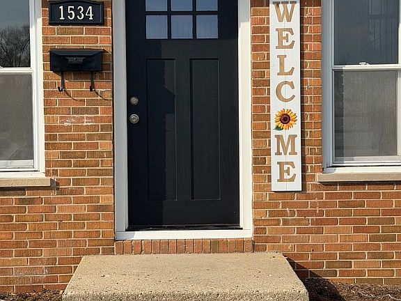 2nd image of 1534 E Palatine Rd