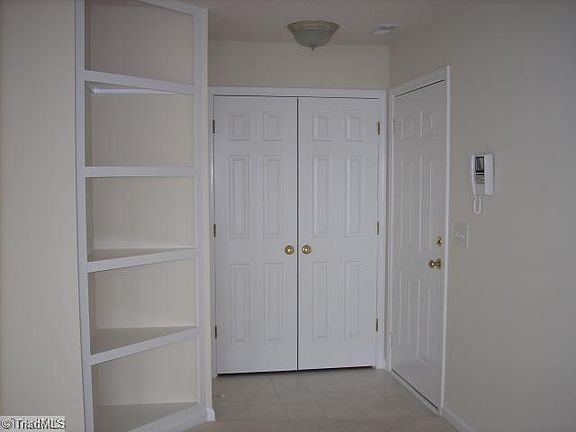 3rd image of 3696 Cotswold Ave