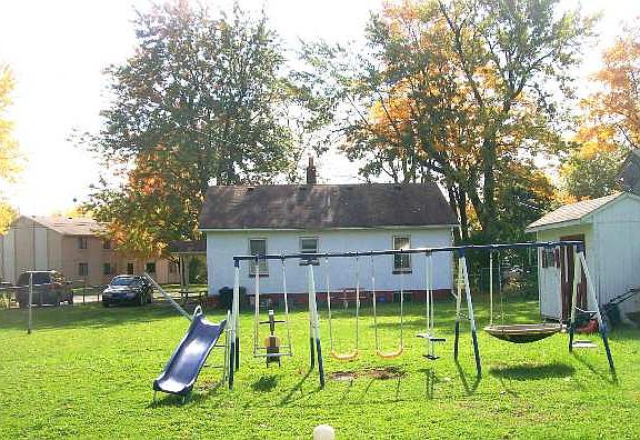 3rd image of 513 W Cummins St