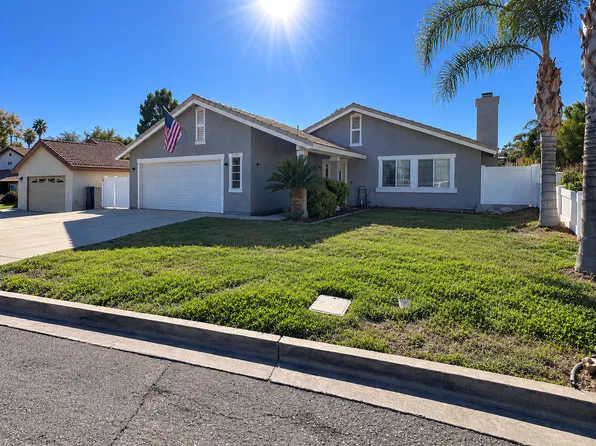 23597 Brook Dr, Canyon Lake, CA 92587