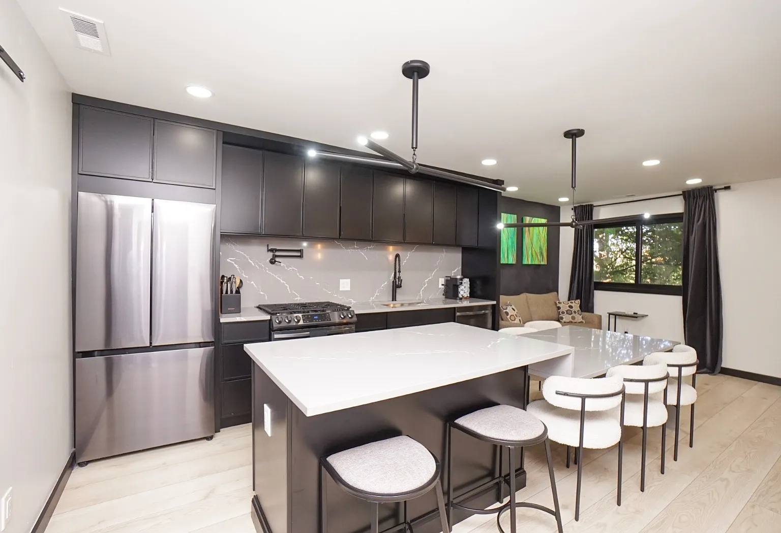 2 bed, 1360 sqft, $3,200 — Photo 1