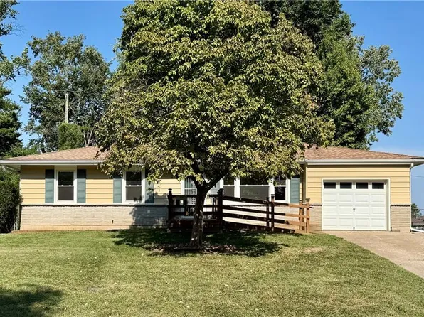 2404 NE Shady Lane Dr, Kansas City, MO 64118