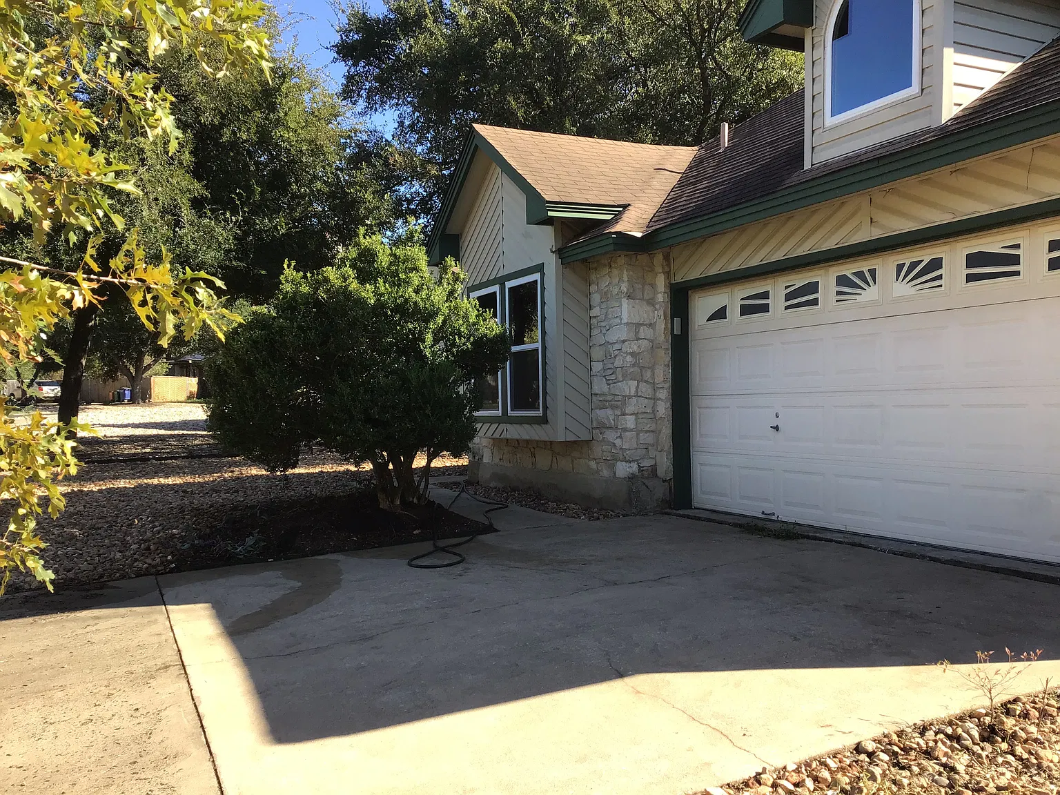 3 bed, 1171 sqft, $2,300 — Photo 3