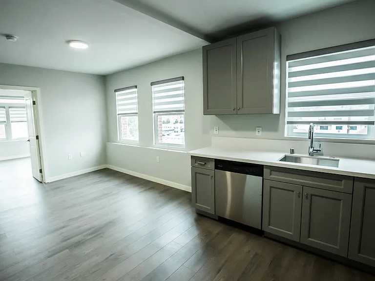 Grand View Apartments — Photo 29