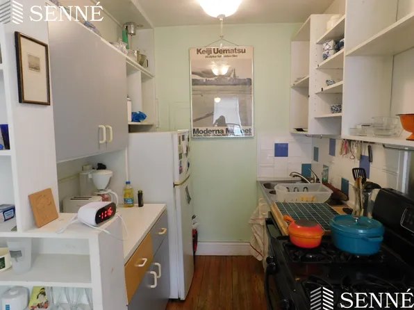 36 Linnaean St APT 15, Cambridge, MA 02138