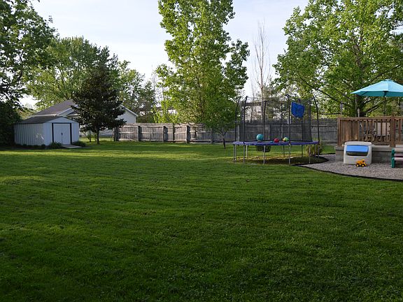 5th image of 93 Cemetery St