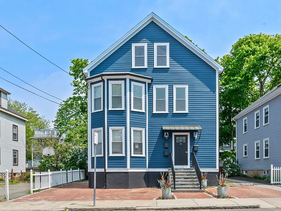 21 Wisteria St #3