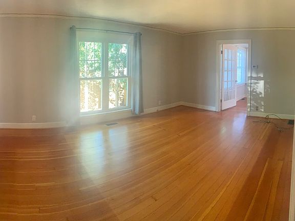 3rd image of 915 John Adams St