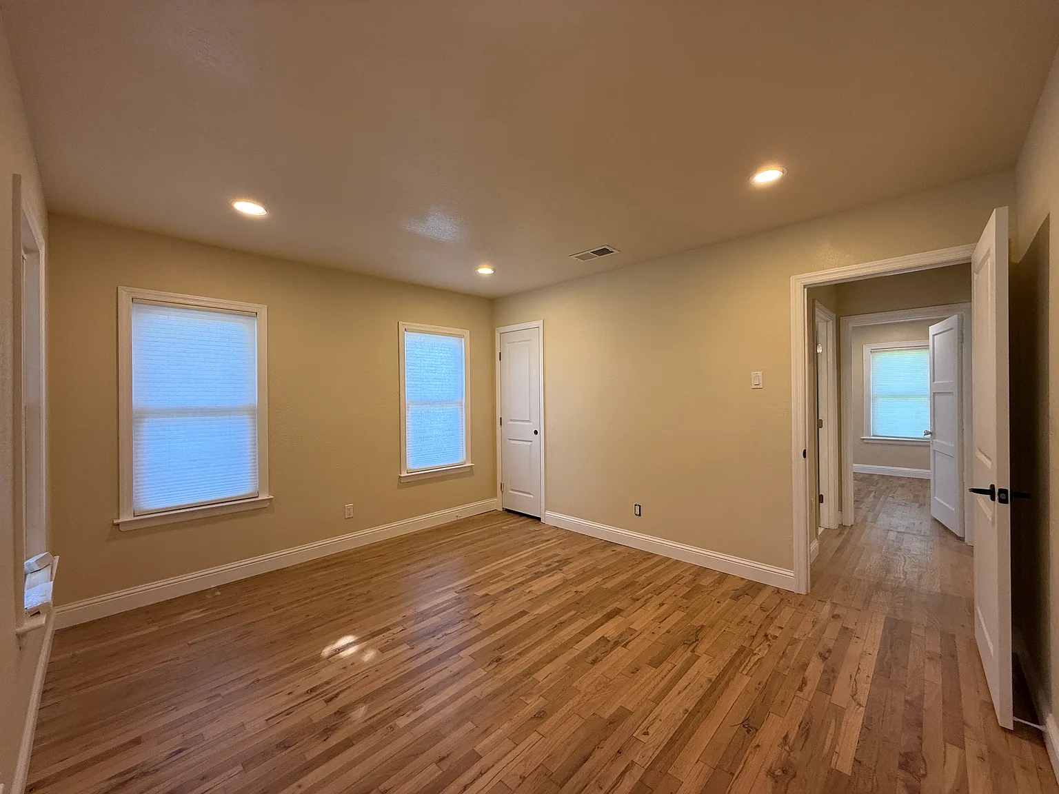 3 bed, 1305 sqft, $2,850 — Photo 4