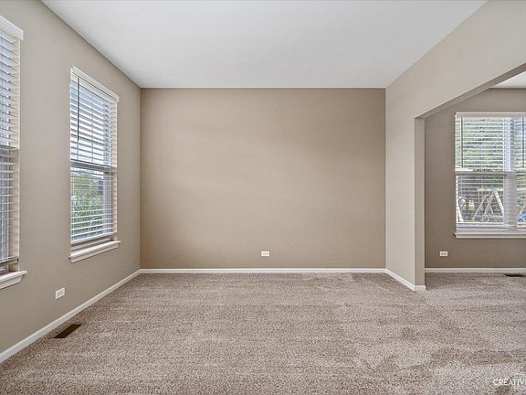 4th image of 1824 Cambridge Ln