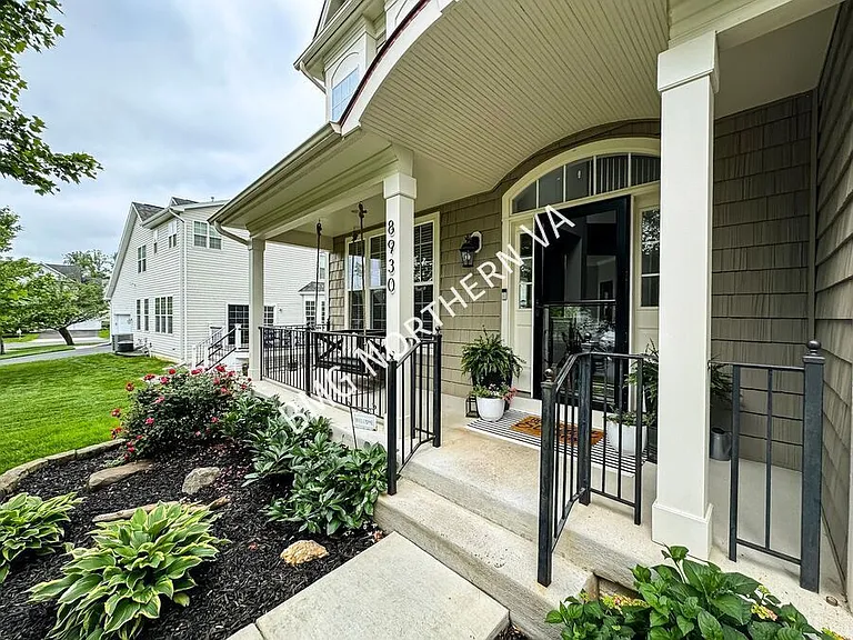 8930 Kingbird Ct — Photo 3