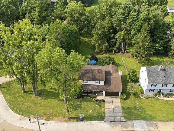 5th image of 12 Valley View Dr