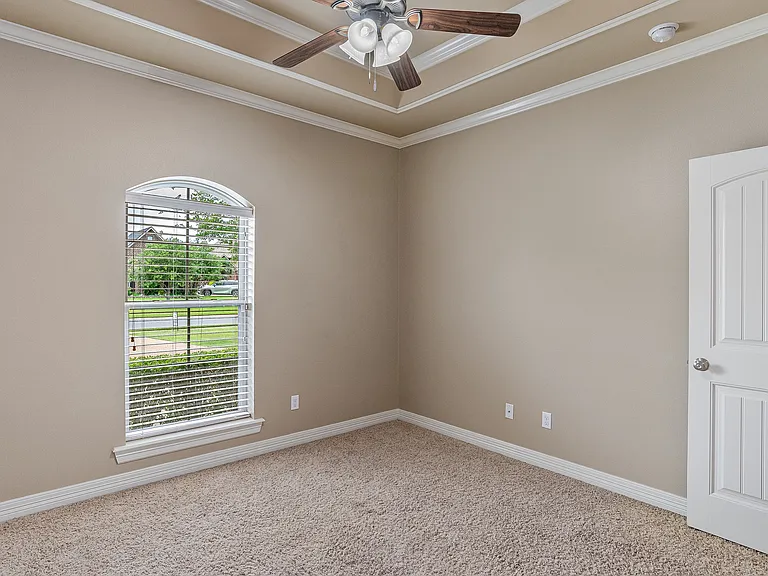 713 Saint Martin Ln — Photo 35