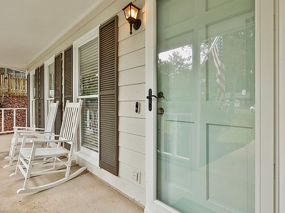 3rd image of 503 Caxton Ct