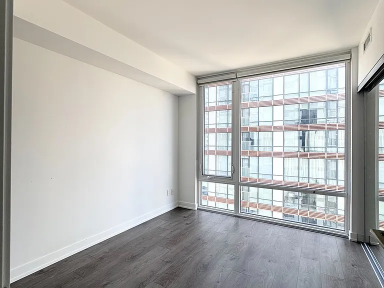 501 Yonge St #1905 — Photo 7
