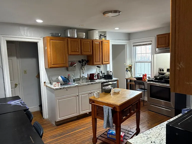 395 Crown St — Photo 6