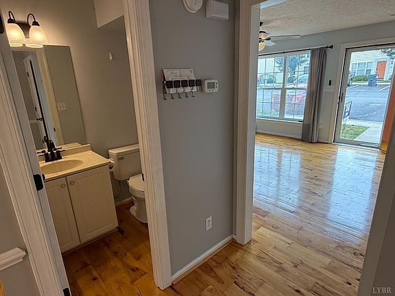 4th image of 30 Mulberry Cir