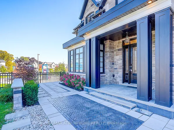 246 Nyla Ct, Oakville, ON L6L 0G8