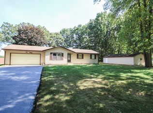 57145 Linda Dr, Three Rivers, MI 49093