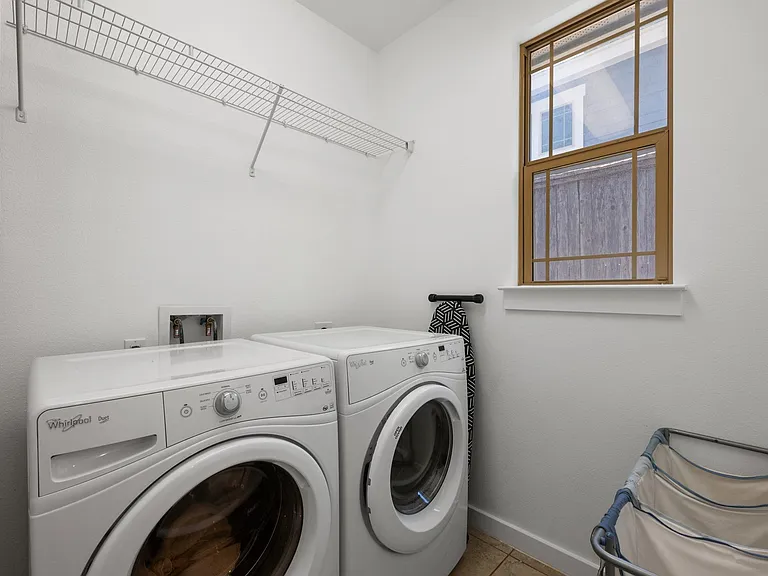 2208 Schriber St #B — Photo 30