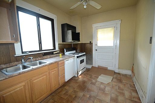 2nd image of 3858 Vine St
