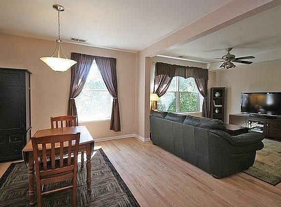 3rd image of 1410 W Sunnyside Ave APT 2S