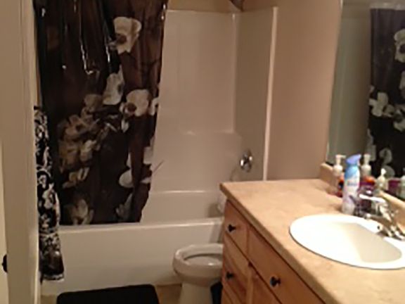 Large downstairs full bath