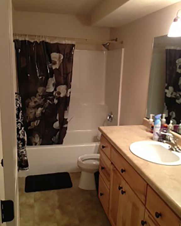 Large downstairs full bath