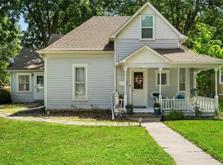 211 NE Douglas St, Lees Summit, MO 64063