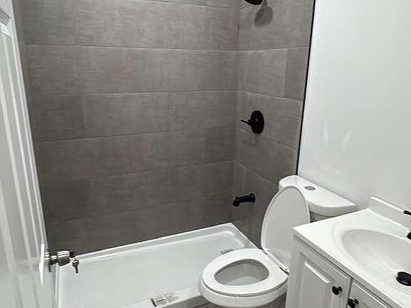 4th image of 729 W Erie Ave Floor 1
