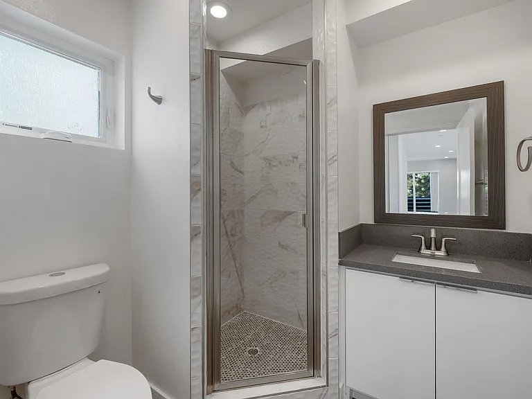 2727 S La Brea Ave — Photo 10