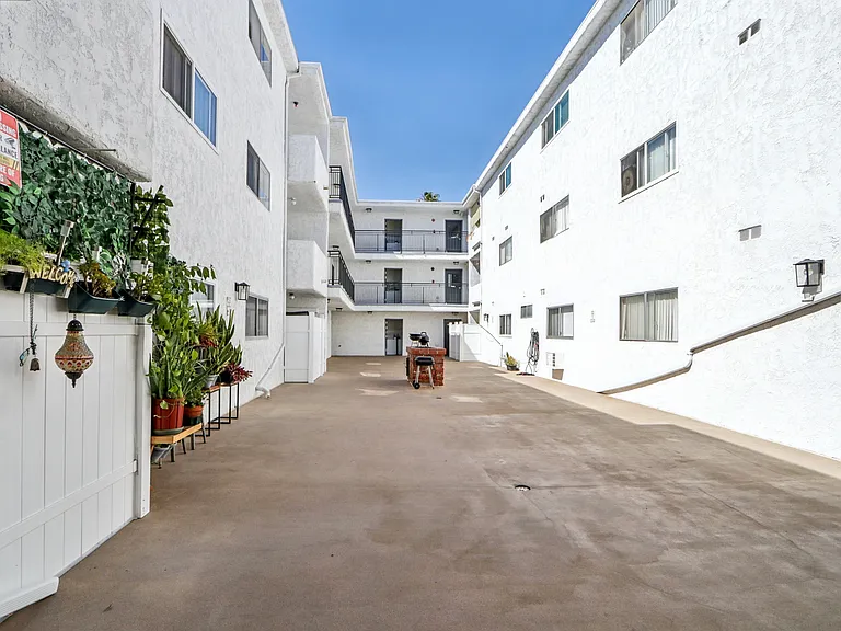 7005 Lanewood Ave — Photo 9