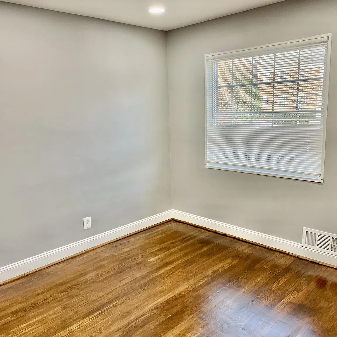 2 bed, 992 sqft, $3,800 — Photo 3