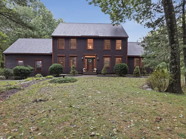 9 Fox Run Dr, Haverhill, MA 01832