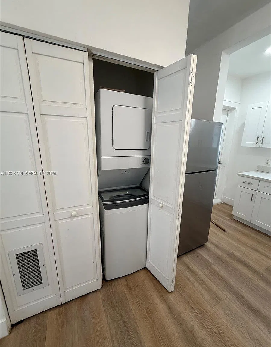 817 Tyler St — Photo 3
