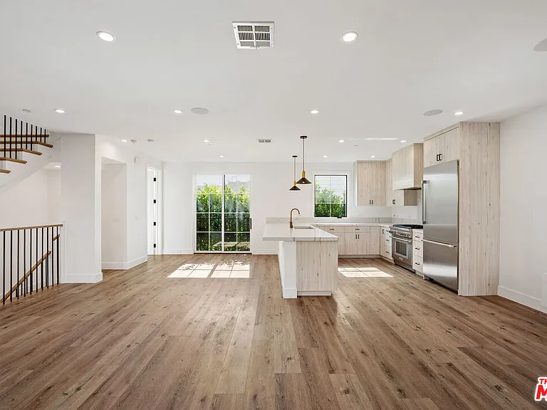 5330 Agnes Ave #1/2 — Photo 6