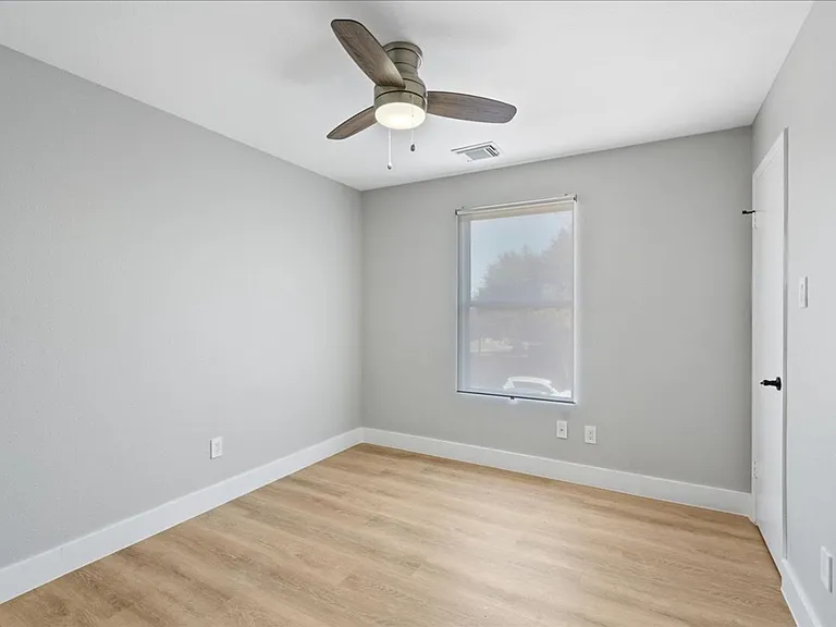 3107 E 13th St — Photo 36